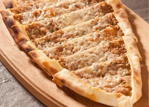Kıymalı Kaşarlı Pide